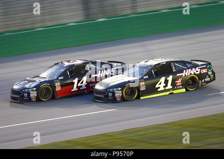 Sparta, Kentucky, USA. 14. Juli 2018. Kurt Busch (41) bringt seinen Rennwagen auf der Vorderseite Ausdehnung während der Quaker State 400 an der Kentucky Speedway in Sparta, Kentucky. Quelle: Chris Owens Asp Inc/ASP/ZUMA Draht/Alamy leben Nachrichten Stockfoto