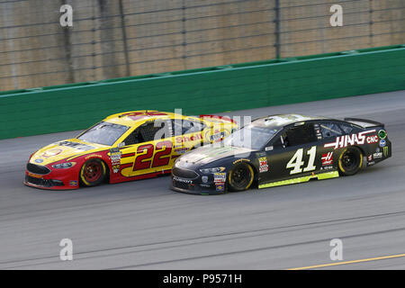 Sparta, Kentucky, USA. 14. Juli 2018. Kurt Busch (41) bringt seinen Rennwagen auf der Vorderseite Ausdehnung während der Quaker State 400 an der Kentucky Speedway in Sparta, Kentucky. Quelle: Chris Owens Asp Inc/ASP/ZUMA Draht/Alamy leben Nachrichten Stockfoto