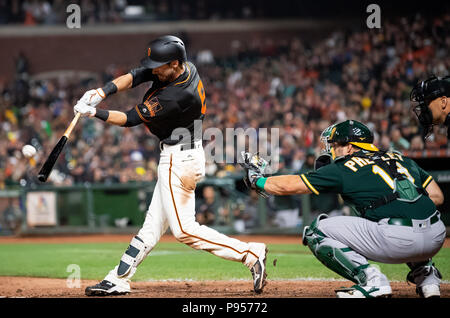 San Francisco, Kalifornien, USA. 14. Juli 2018. San Francisco Giants Mittelfeldspieler Steven Duggar (6), während ein MLB-Spiel zwischen den Oakland Athletics und den San Francisco Giants bei AT&T Park in San Francisco, Kalifornien. Valerie Shoaps/CSM/Alamy leben Nachrichten Stockfoto