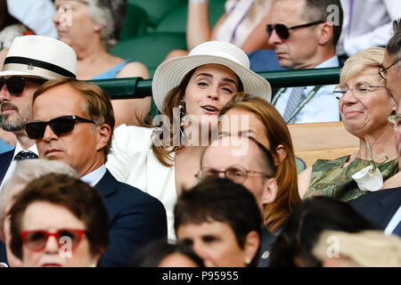 London, UK, 14. Juli 2018: Schauspielerin Emma Watson während der Frauen Endrunde am Tag 12 in Wimbledon Tennis Championships 2018 auf der All England Lawn Tennis und Croquet Club in London. Credit: Frank Molter/Alamy leben Nachrichten Stockfoto