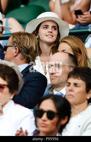 London, UK, 14. Juli 2018: Schauspielerin Emma Watson während der Frauen Endrunde am Tag 12 in Wimbledon Tennis Championships 2018 auf der All England Lawn Tennis und Croquet Club in London. Credit: Frank Molter/Alamy leben Nachrichten Stockfoto