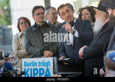 Berlin, Deutschland - Solidarität Kundgebung in Berlin unter dem Motto "Berliner Bären Kippa. Stockfoto