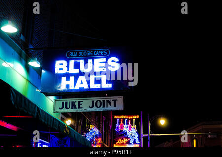 Blues Hall Juke Joint Leuchtreklame bei Nacht Stockfoto