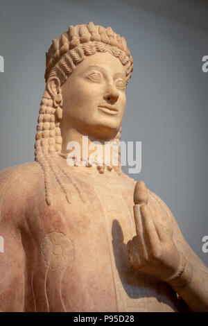 Statue von Kore, parischem Marmor, gefunden in Merenda, Attika, Grab Marker der Phrasikleia, archaischen Stil, Bildhauer Aristion von Paros, 550-540 BC. Stockfoto