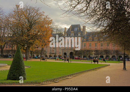 Place des Voges Square, Paris, Frankreich Stockfoto