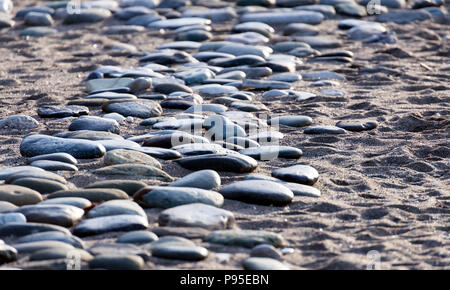 Steine wie Sand am Meer. Hintergrund des grauen Steinen. alten grauen Steinen Stockfoto