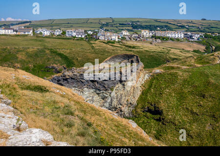 Tintagel Castle Blick aus Island, North Cornwall Tintagel, Cornwall, England, Großbritannien Stockfoto