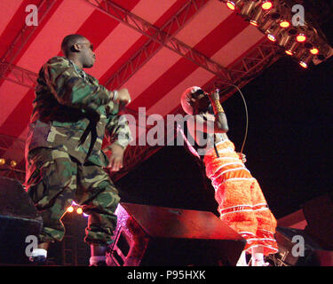 COLUMBIA, SC 6. April: antwan "Big Boi" Patton und Andre Benjamin (aka Andre3000) von Outkast führen an 3 Flüssen Music Festival in Columbia, South Carolina am 6. April 2002. Quelle: Chris McKay/MediaPunch Stockfoto