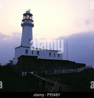 AJAXNETPHOTO. FLAMBOROUGH HEAD, England. - Ikonischen Leuchtturm - Neue FLAMBOROUGH HEAD Leuchtturm gebaut im Jahre 1806 AUF DEM YORKSHIRE VORGEBIRGE zwischen CESTAS UND BRIDLINGTON BUCHTEN AUF EINEM CHALK LANDSPITZE. Foto: Jonathan Eastland/AJAX REF:8304 4 Stockfoto