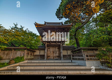 Tore zu einem japanischen Garten im Golden Gate Park, San Francisco, Kalifornien Stockfoto