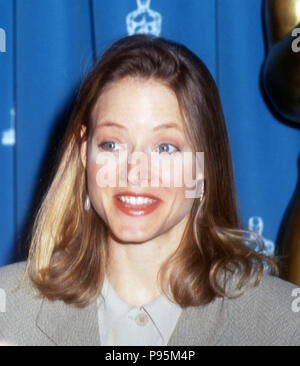 BEVERLY HILLS, Ca - 17. März: Schauspielerin Jodie Foster nimmt an der 64. jährlichen Academy Awards Nominierten Mittagessen am 17. März 1992 im Beverly Hilton Hotel in Beverly Hills, Kalifornien. Foto von Barry King/Alamy Stock Foto Stockfoto