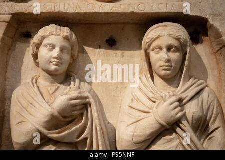 Grab Stele, Neike Tochter von Eirenaios Pentelic Herculaneun, Frauen, Marmor, gefunden, Athen, 160-180 AD. Stockfoto