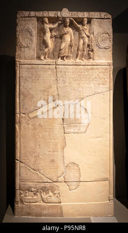 Stele Beschriftung einer Ephebic Liste, Seeschlacht, Sporthalle Epheben, Pentelic Marmor, gefunden in Athen, 112 AD, Stockfoto