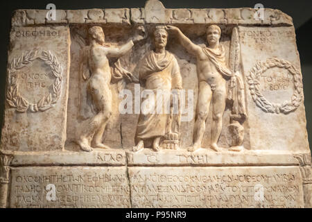 Stele Beschriftung einer Ephebic Liste, Seeschlacht, Sporthalle Epheben, Pentelic Marmor, gefunden in Athen, 112 AD, Stockfoto