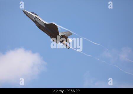 Ein Lockhead Martin F-35 Lightning II 2006 Fairford RIAT Sonntag, dem 15. Juli 2018 USA militärische Flugzeug Royal International Air Tattoo RAF 100 15-5164 Stockfoto