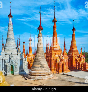 Die spirituelle Komplex von Nyaung Ohak archäologische Stätte, berühmt für Hunderte von hohen malerischen Pagoden, stehend auf den sanften Hang, Inn Thein (indein) Stockfoto