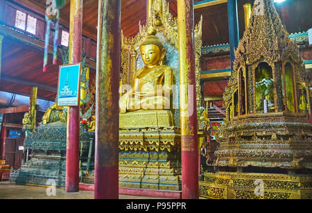 YWAMA, MYANMAR - Februar 18, 2018: Das Meisterwerk von Nga Phe Chaung Kloster der springenden Katzen - das älteste buddhistische Kloster auf dem Inle See, Stockfoto