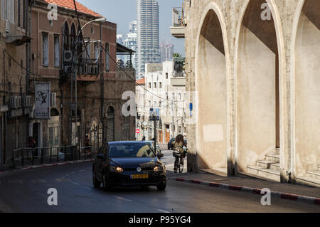Reizvollen Kontrast der Altstadt von Jaffa und die moderne Skyline von Tel Aviv im Hintergrund - Tel Aviv, Israel Stockfoto