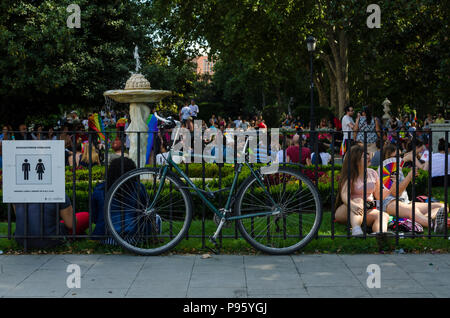 Madrid, Spanien, 7. Juli 2018. Gay Pride Parade mit Teilnehmern in Cibeles Quadrat, 7. Juli 2018, Madrid. Stockfoto