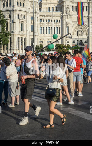 Madrid, Spanien, 7. Juli 2018. Gay Pride Parade mit Teilnehmern in Cibeles Quadrat, 7. Juli 2018, Madrid. Stockfoto