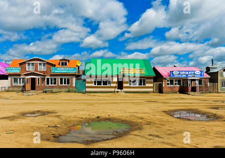 Teehäuser und Fast Food Restaurants National Road in der Nähe der Provinz Ulaanshiveet, Bulgan, Mongolei Stockfoto