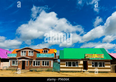 Teehäuser und Fast Food Restaurants National Road in der Nähe der Provinz Ulaanshiveet, Bulgan, Mongolei Stockfoto