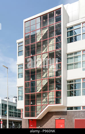 Rotterdam, Niederlande, 16. Juni 2018: Treppen außerhalb des Hauptgebäudes Volumen des Las Palmas Gebäude, das ehemalige Lagerhaus converte Stockfoto