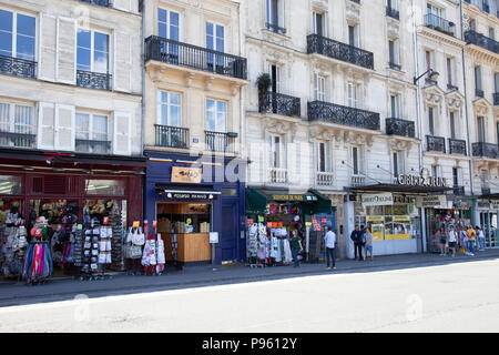 Fassaden am Quai des Grandes Augustins in Paris, Frankreich Stockfoto