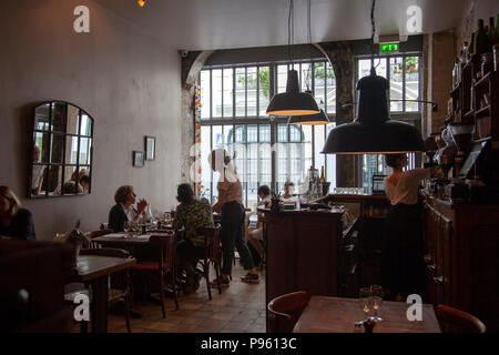 Restaurant Cinq Mars in Paris, Frankreich Stockfoto