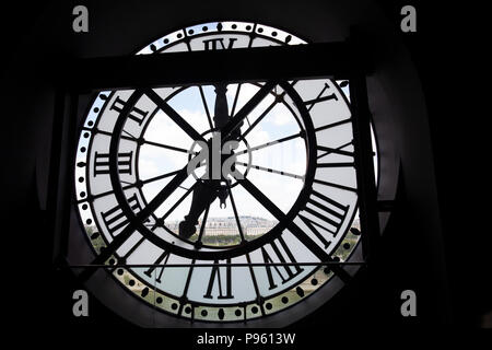 Aussicht auf Sacre Coeur über das Musée d'Orsay in Paris, Frankreich Stockfoto