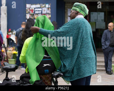 Grenfell Turm Gedenkveranstaltungen ein Jahr nach dem Brand Kennzeichnung. Mit: Atmosphäre, Wo: London, England, Großbritannien Wann: 14 Jun 2018 Credit: Wheatley/WANN Stockfoto