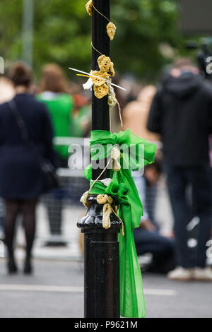 Grenfell Turm Gedenkveranstaltungen ein Jahr nach dem Brand Kennzeichnung. Mit: Atmosphäre, Wo: London, England, Großbritannien Wann: 14 Jun 2018 Credit: Wheatley/WANN Stockfoto