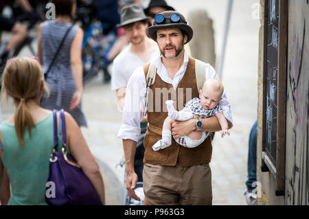 Eine Steampunk besucht die Hebden Bridge Steampunk Festival in West Yorkshire. Stockfoto