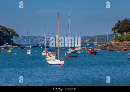 Boote an der Mündung St Mawes Cornwall Stockfoto