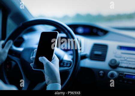 Notruf per Smartphone verwenden, Notfallkonzept Stockfoto