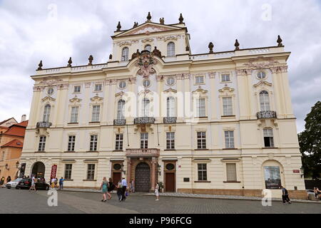 Erzbischof's Palace, hradčanské Náměstí, Hradschin, Prag, Tschechien (Tschechische Republik), Europa Stockfoto