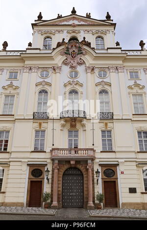 Erzbischof's Palace, hradčanské Náměstí, Hradschin, Prag, Tschechien (Tschechische Republik), Europa Stockfoto