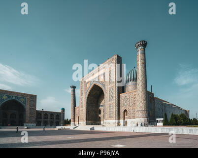 Sher Dor Madrasah am Registan Platz, Samarkand, Usbekistan Stockfoto