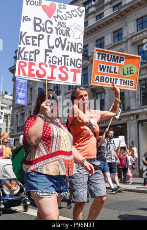 Präsident von Amerika Donald Trump Besuch in London am 13. Juli 2018. Anti-Trump unterstützer Marsch durch das Zentrum von London. Stockfoto