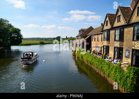 Blick auf den Fluss in St Ives, Cambridgeshire, England, UK. Stockfoto