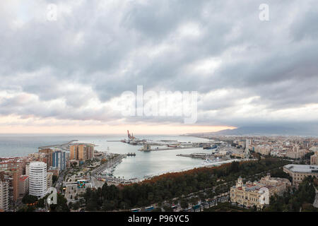 Landschaft Blick auf Malaga Stadt von Alcazaba. Andalusien, Spanien Stockfoto