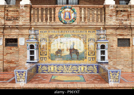 Symbol der Ciudad Real. Wappen, Karte und dekorative Platten auf der Plaza de Espana (Spanien) in Sevilla, Andalusien, Spanien. Stockfoto