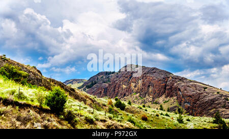 Rocky Mountain auf den Hügeln in der Nicola Valley Highway 5A zwischen Merritt und Kamloops im wunderschönen British Columbia, Kanada Stockfoto