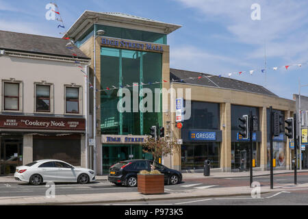 Einzelhandel Bäckerei Wettbewerb auf dem britischen High Street. Stockfoto