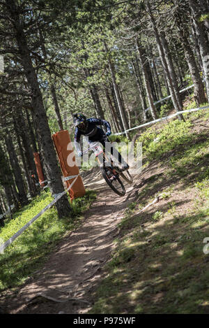 Vallnord, La Massana, Andorra. 15. Juli 2018. Downhill Rennen, UCI Mountain Bike World Cup Vallnord, Andorra. 15/07/2018 Credit: Martin Silva Cosentino/Alamy leben Nachrichten Stockfoto