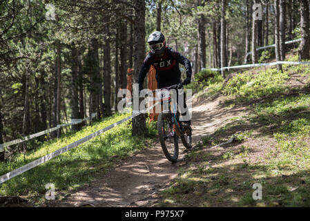 Vallnord, La Massana, Andorra. 15. Juli 2018. Downhill Rennen, UCI Mountain Bike World Cup Vallnord, Andorra. 15/07/2018 Credit: Martin Silva Cosentino/Alamy leben Nachrichten Stockfoto