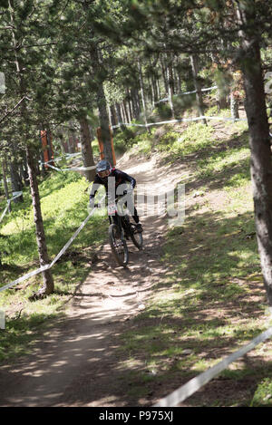 Vallnord, La Massana, Andorra. 15. Juli 2018. Downhill Rennen, UCI Mountain Bike World Cup Vallnord, Andorra. 15/07/2018 Credit: Martin Silva Cosentino/Alamy leben Nachrichten Stockfoto