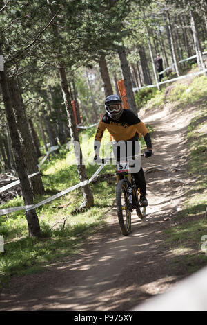 Vallnord, La Massana, Andorra. 15. Juli 2018. Downhill Rennen, UCI Mountain Bike World Cup Vallnord, Andorra. 15/07/2018 Credit: Martin Silva Cosentino/Alamy leben Nachrichten Stockfoto