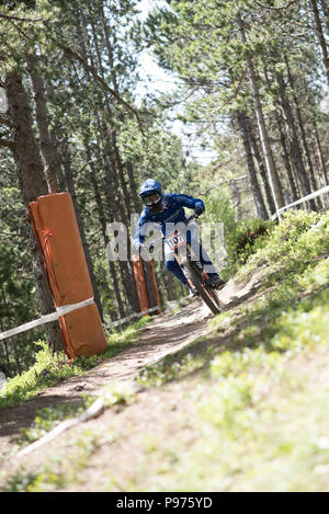 Vallnord, La Massana, Andorra. 15. Juli 2018. Downhill Rennen, UCI Mountain Bike World Cup Vallnord, Andorra. 15/07/2018 Credit: Martin Silva Cosentino/Alamy leben Nachrichten Stockfoto