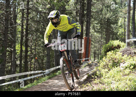 Vallnord, La Massana, Andorra. 15. Juli 2018. Downhill Rennen, UCI Mountain Bike World Cup Vallnord, Andorra. 15/07/2018 Credit: Martin Silva Cosentino/Alamy leben Nachrichten Stockfoto